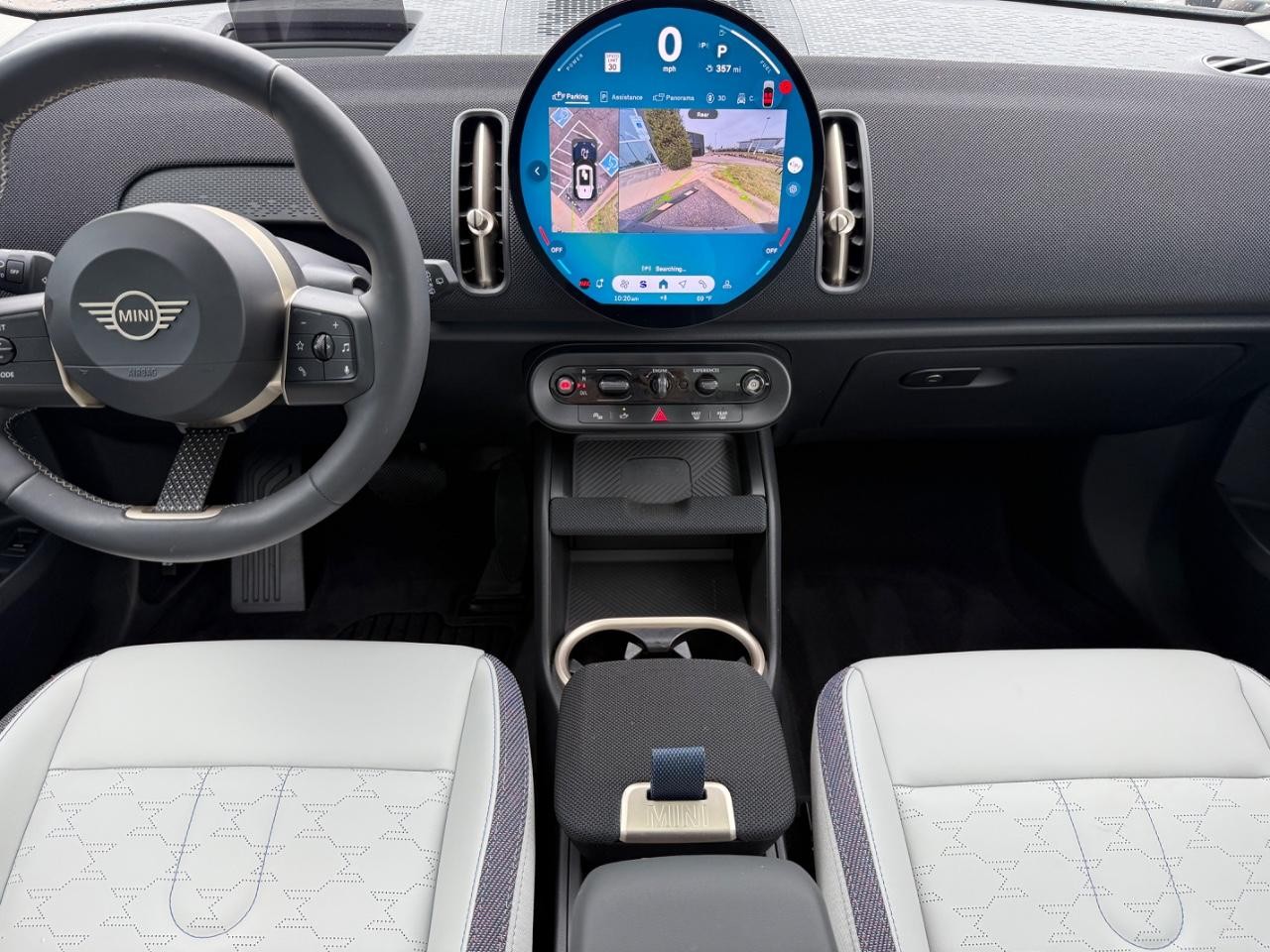 MINI Countryman Vehicle Image 12