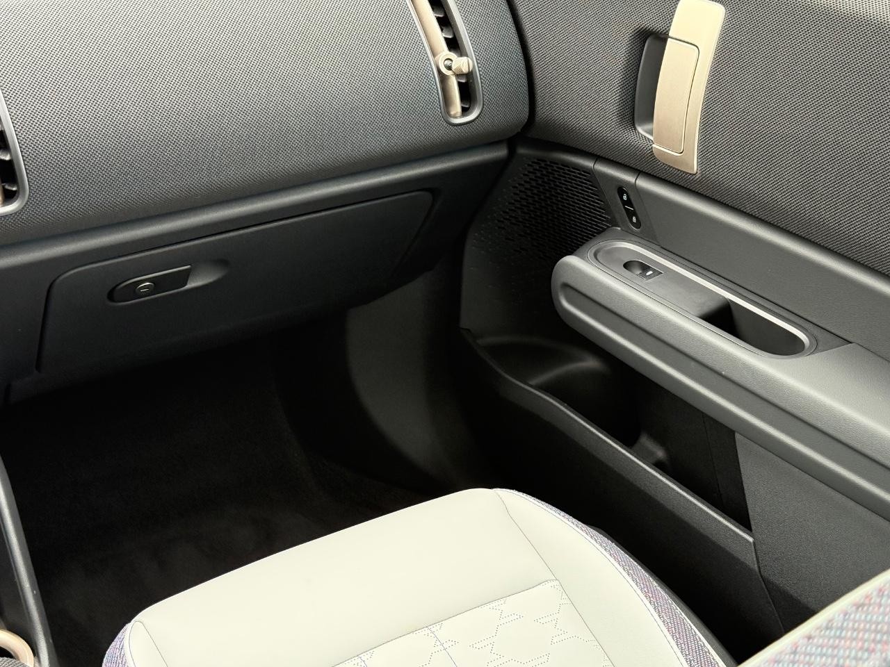 MINI Countryman Vehicle Image 16