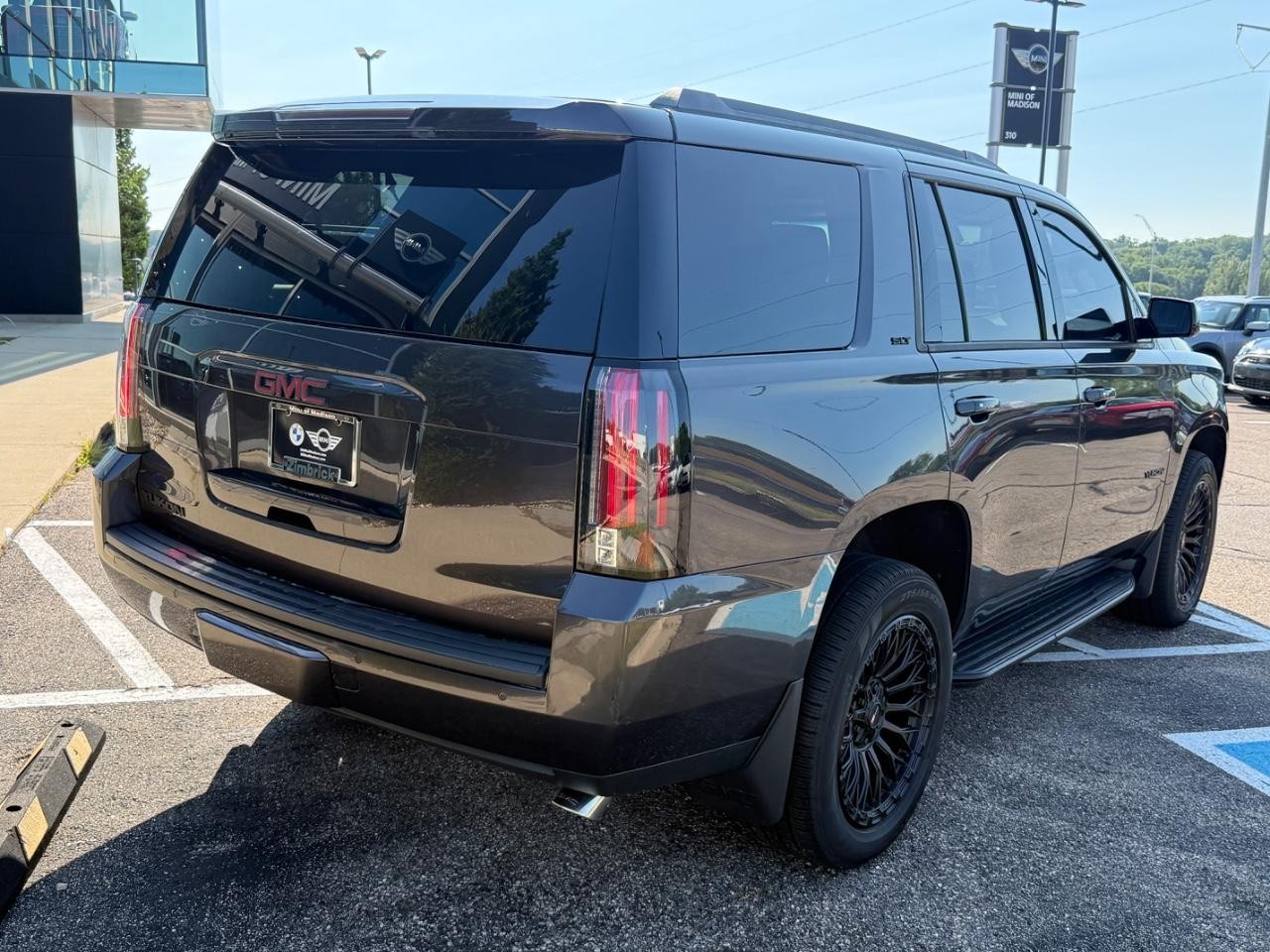 GMC Yukon Vehicle Image 03