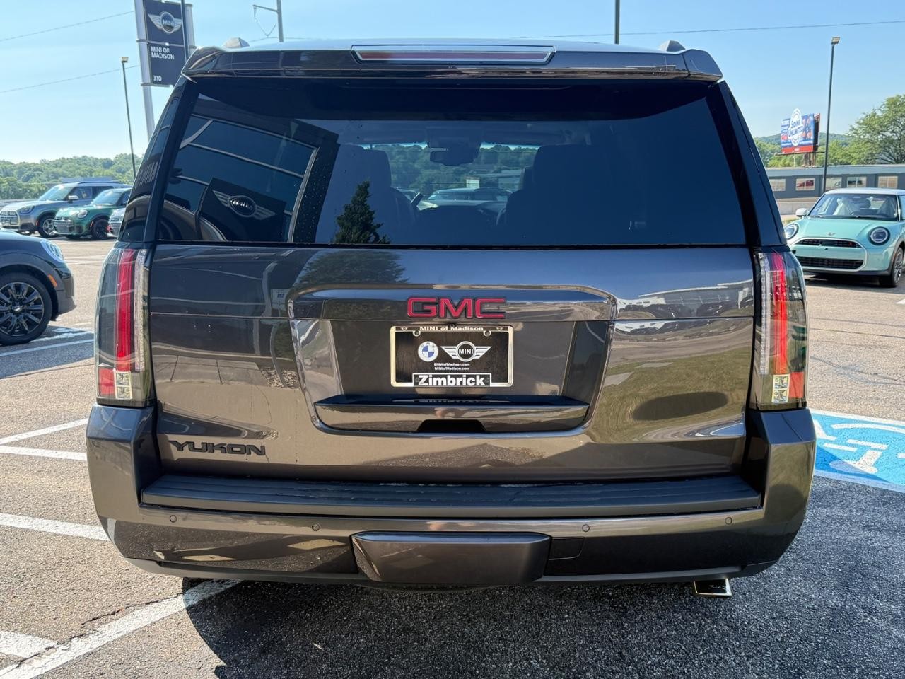 GMC Yukon Vehicle Image 04