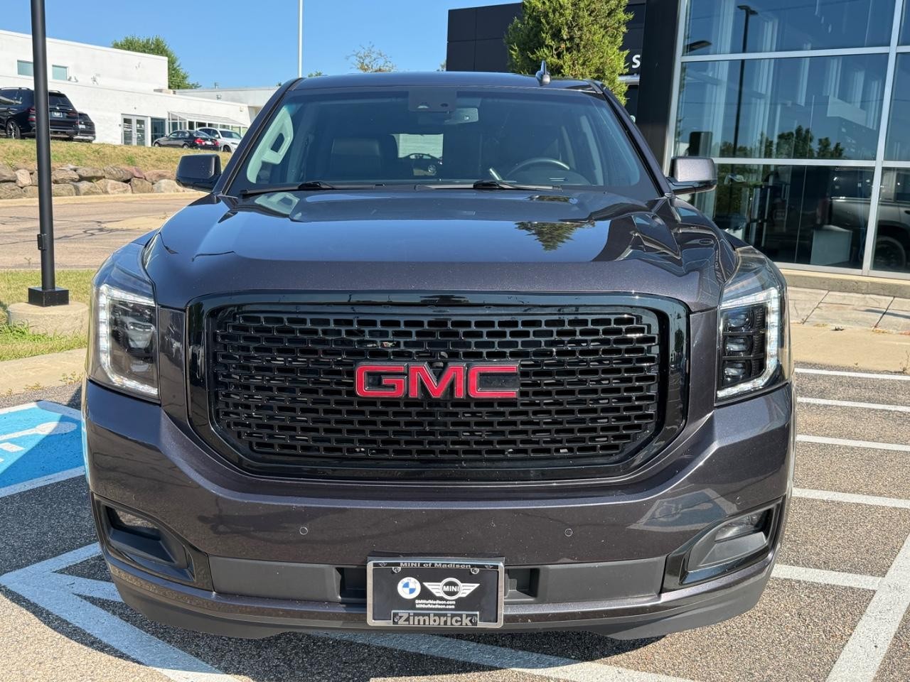 GMC Yukon Vehicle Image 09