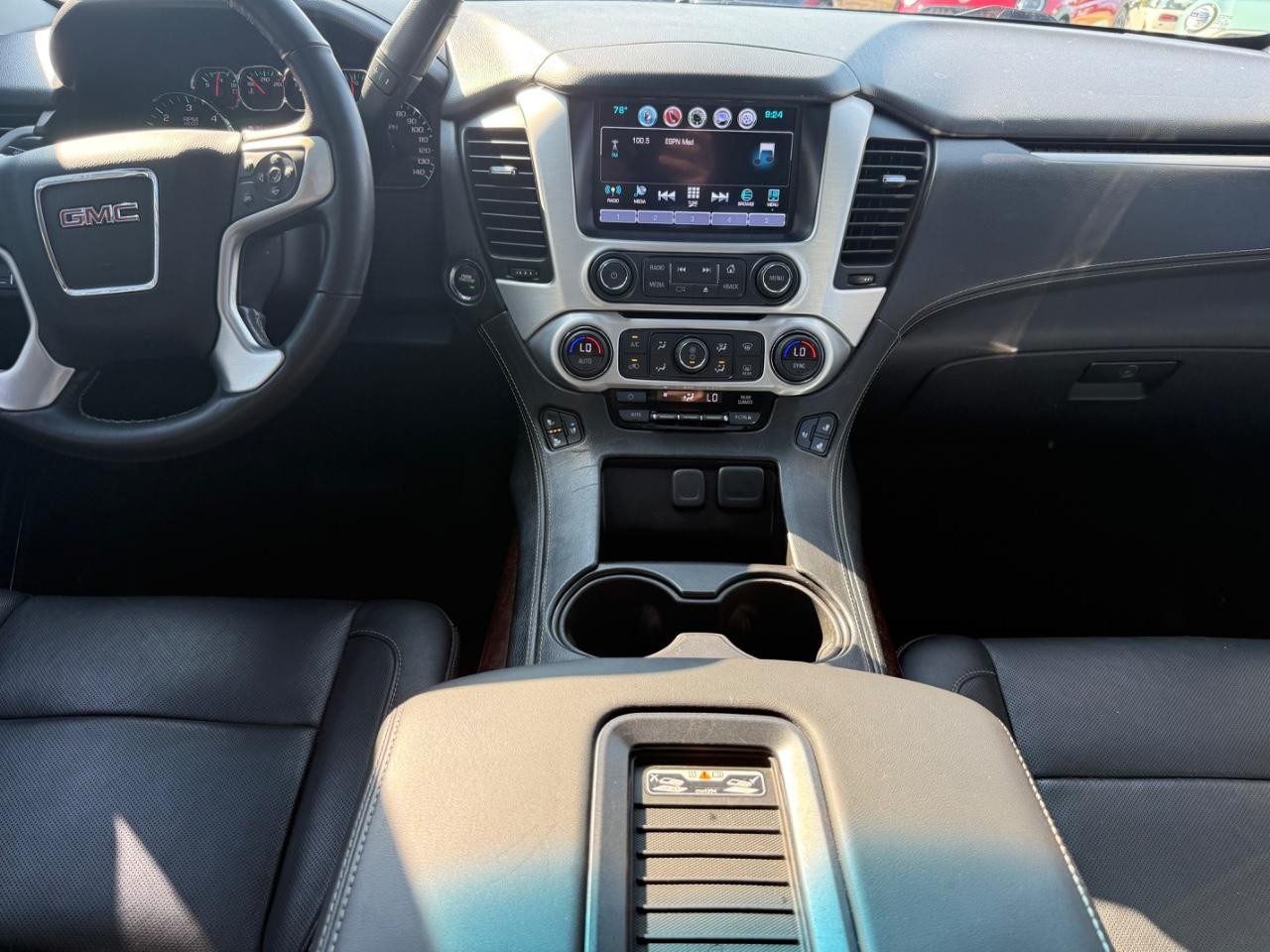 GMC Yukon Vehicle Image 11
