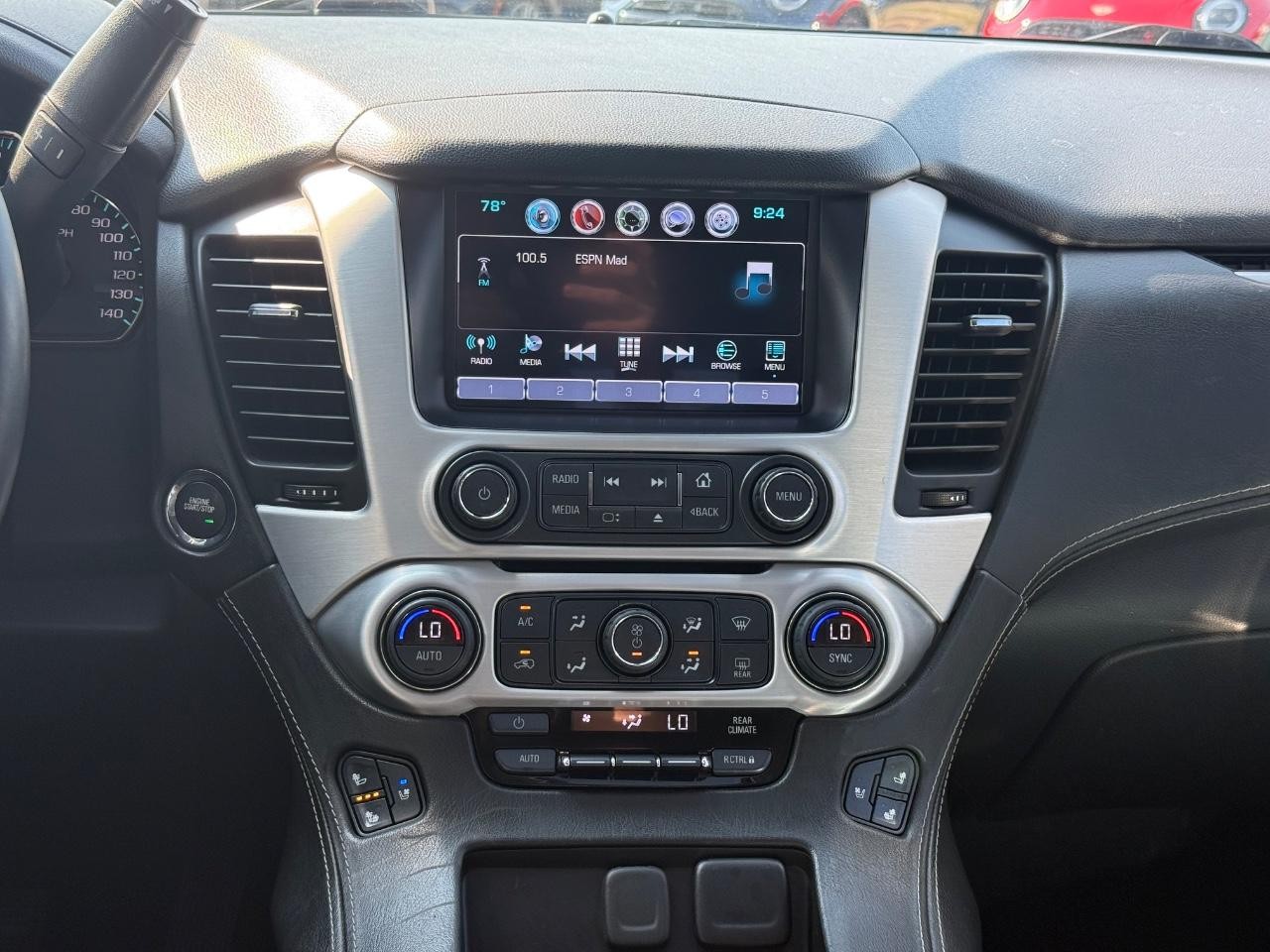 GMC Yukon Vehicle Image 12
