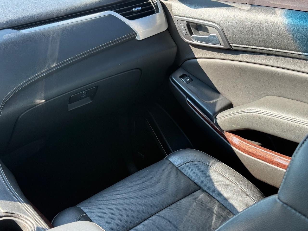 GMC Yukon Vehicle Image 14