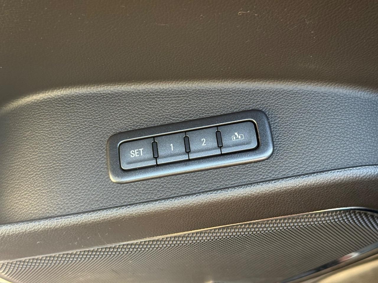 GMC Yukon Vehicle Image 15