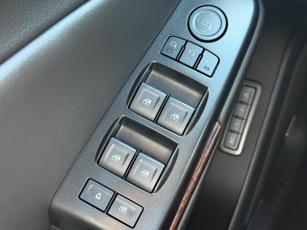 GMC Yukon Vehicle Image 22