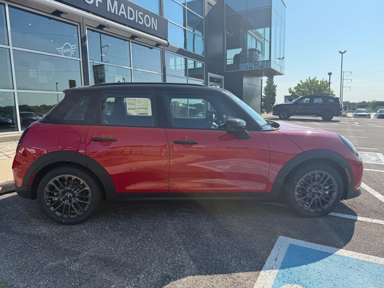 MINI Hardtop 4 Door Vehicle Image 02