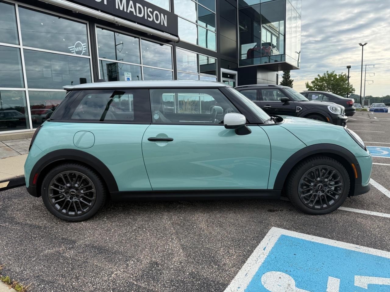 MINI Hardtop 2 Door Vehicle Image 02