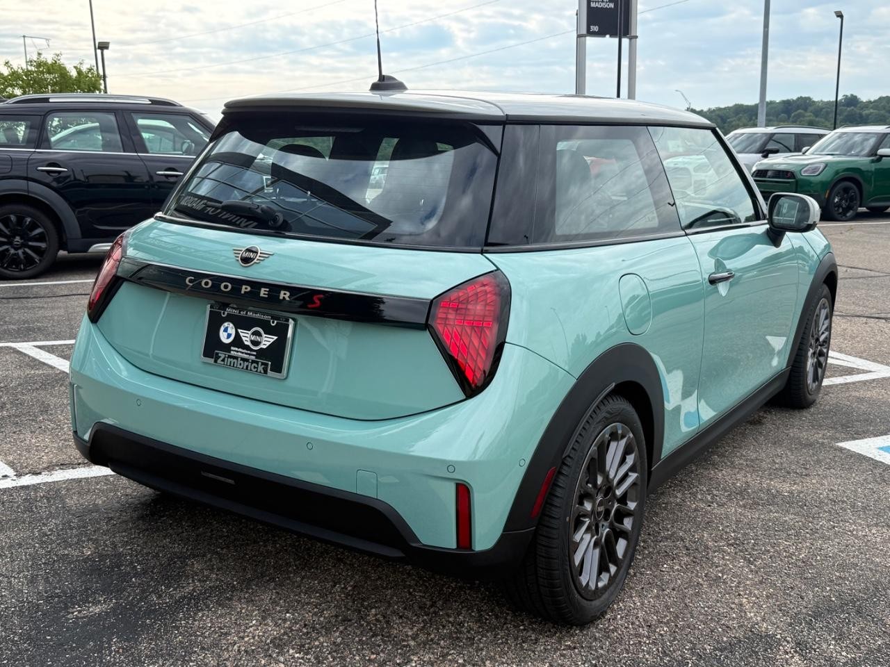 MINI Hardtop 2 Door Vehicle Image 03