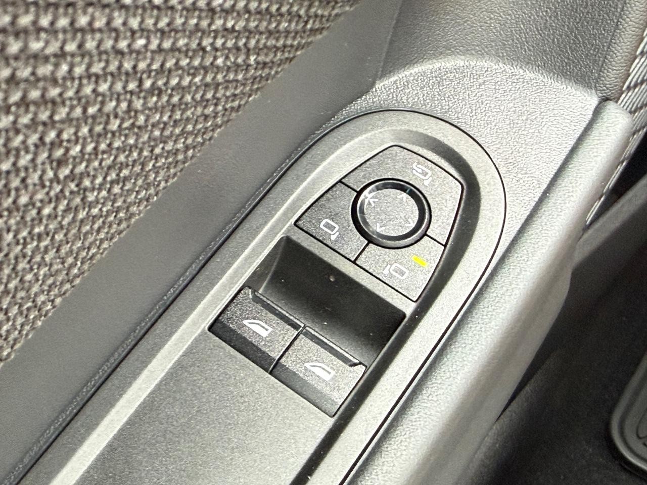 MINI Hardtop 2 Door Vehicle Image 16