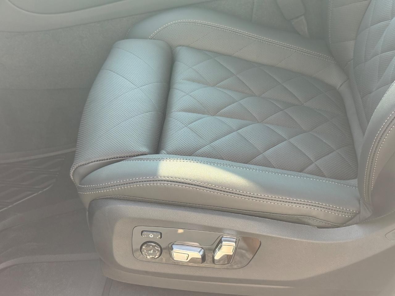 BMW X5 Vehicle Image 18