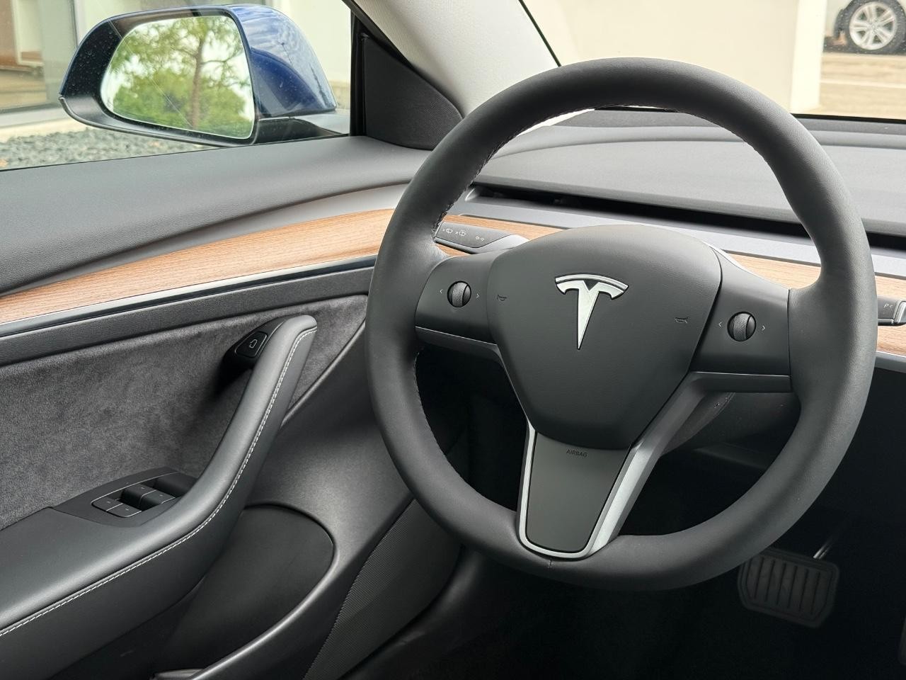 Tesla Model 3 Vehicle Image 13