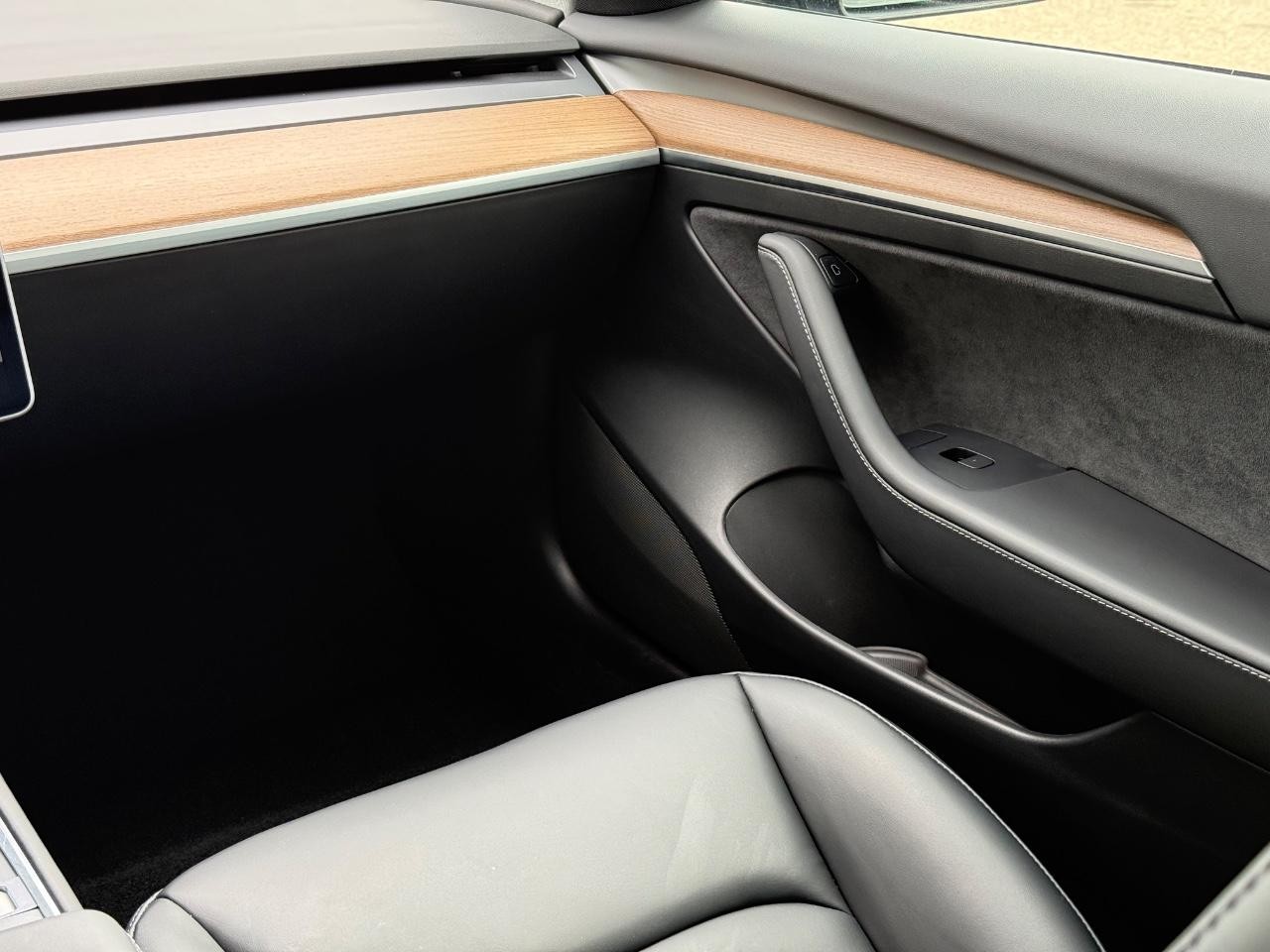 Tesla Model 3 Vehicle Image 14