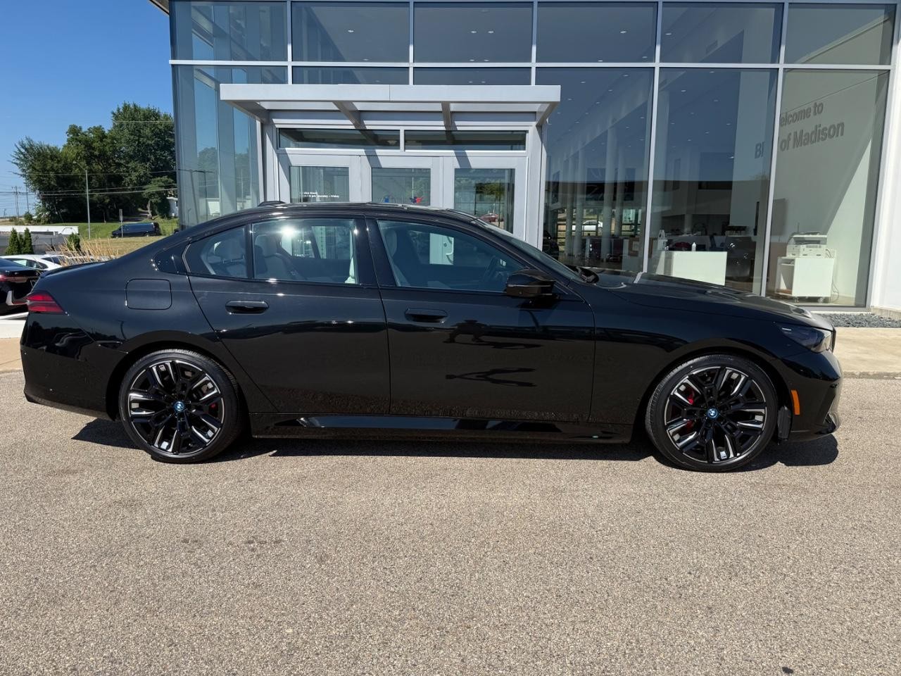 BMW i5 Vehicle Image 02