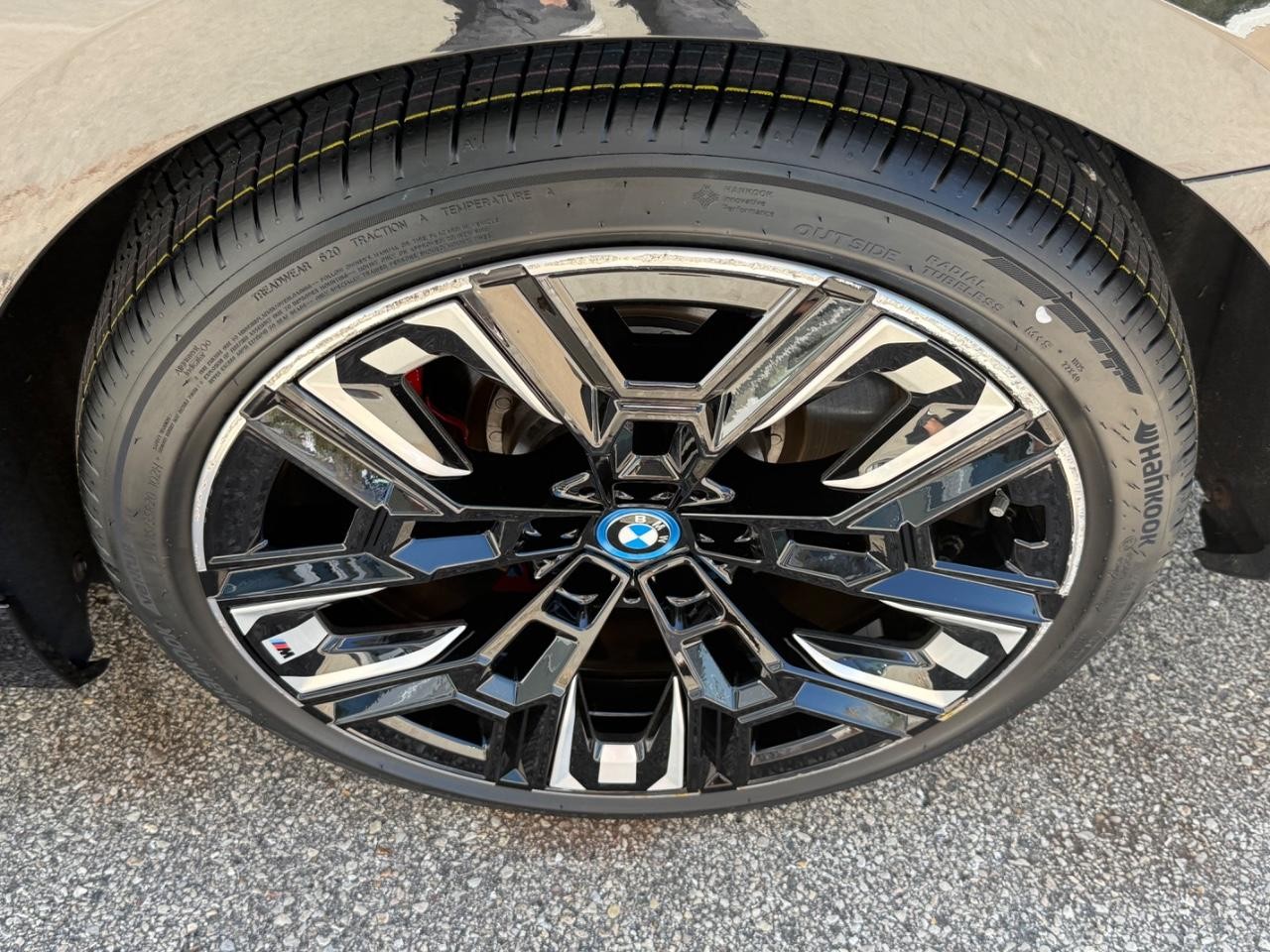 BMW i5 Vehicle Image 07