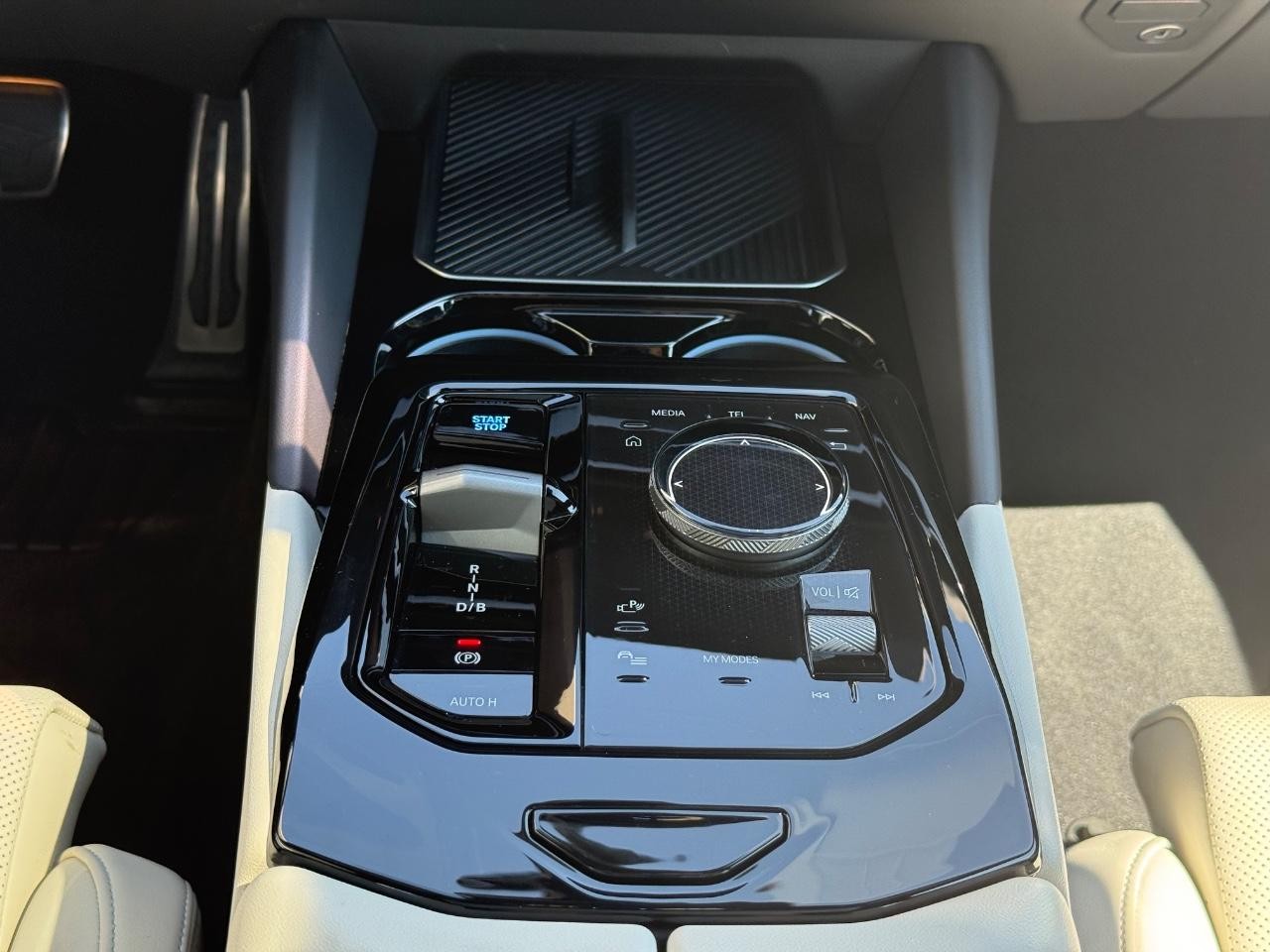 BMW i5 Vehicle Image 13