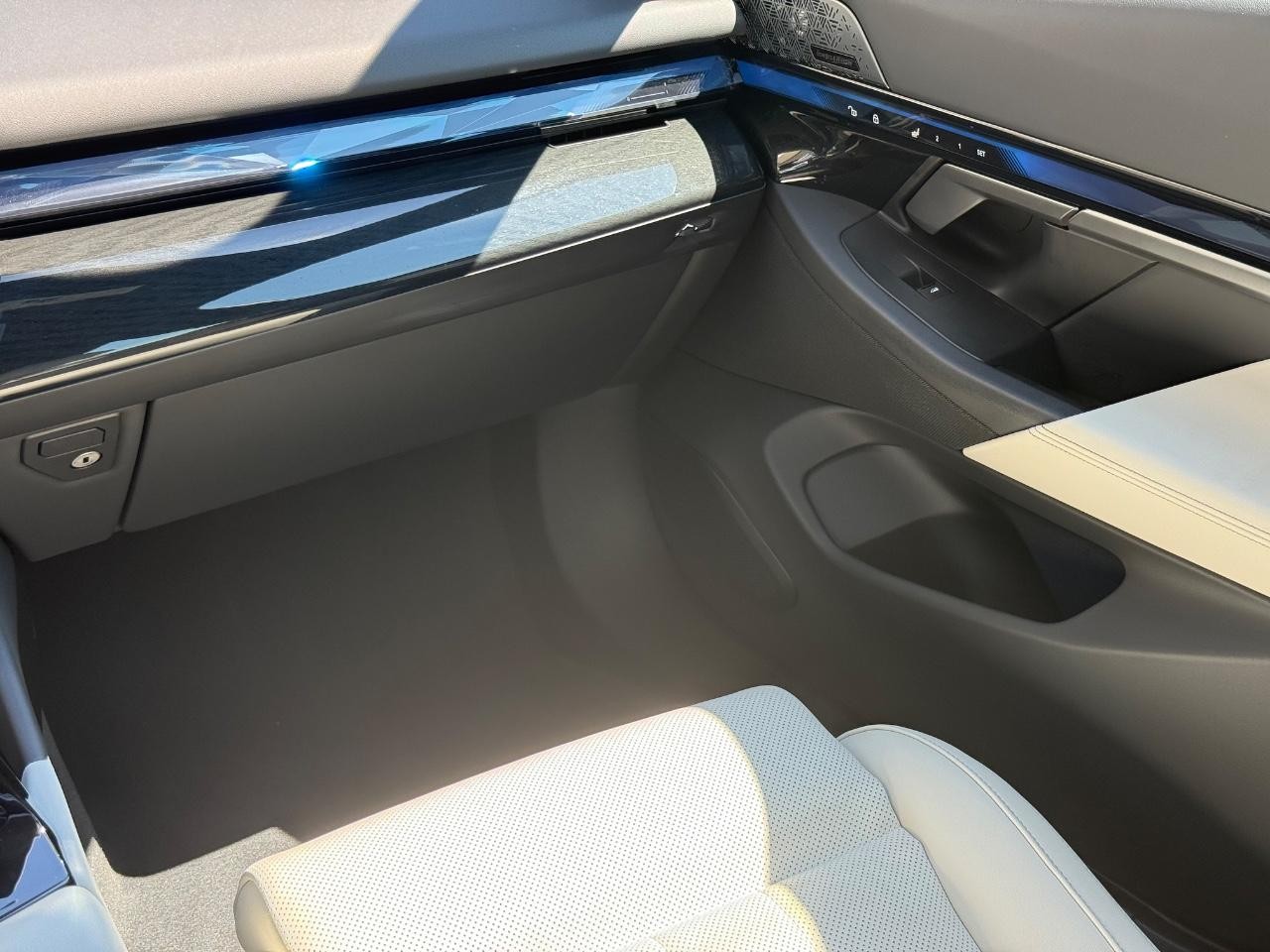 BMW i5 Vehicle Image 15