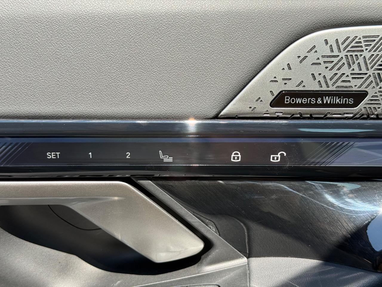 BMW i5 Vehicle Image 16