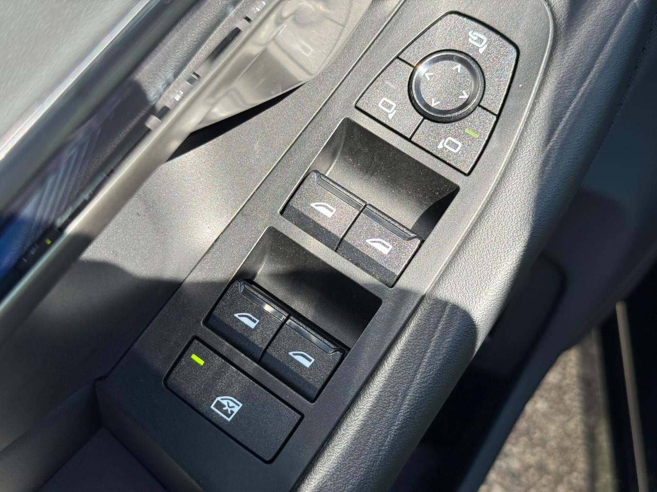 BMW i5 Vehicle Image 22