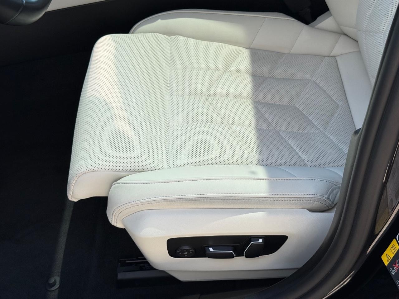 BMW i5 Vehicle Image 23