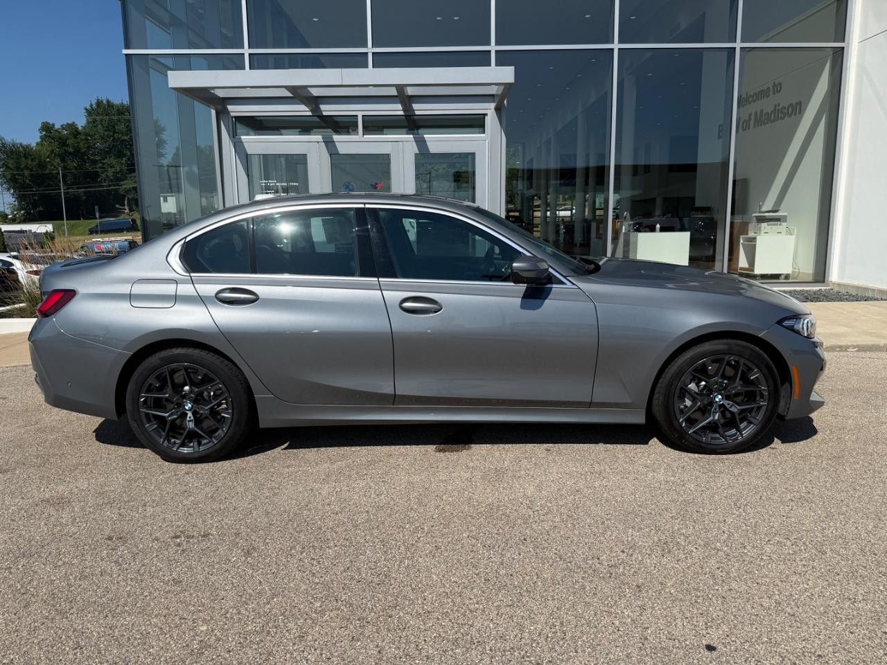 BMW 3 Series Vehicle Image 02