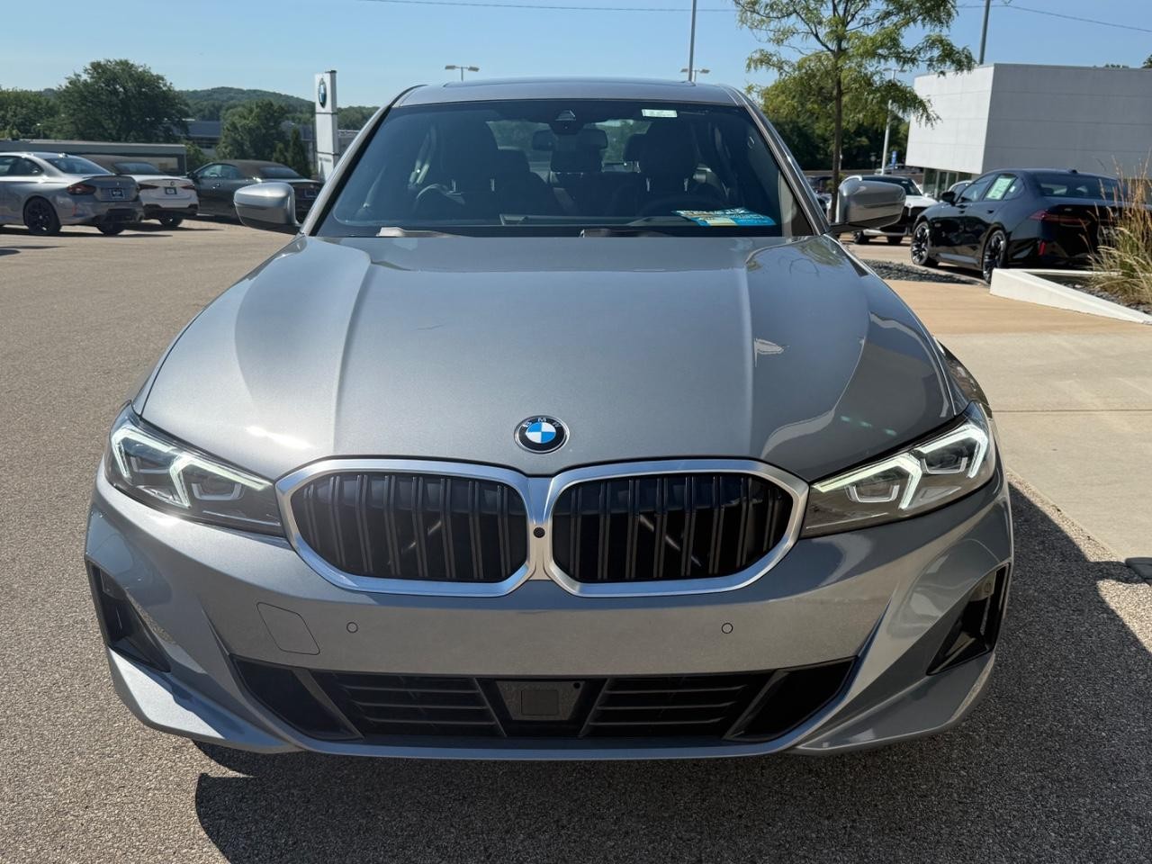 BMW 3 Series Vehicle Image 09