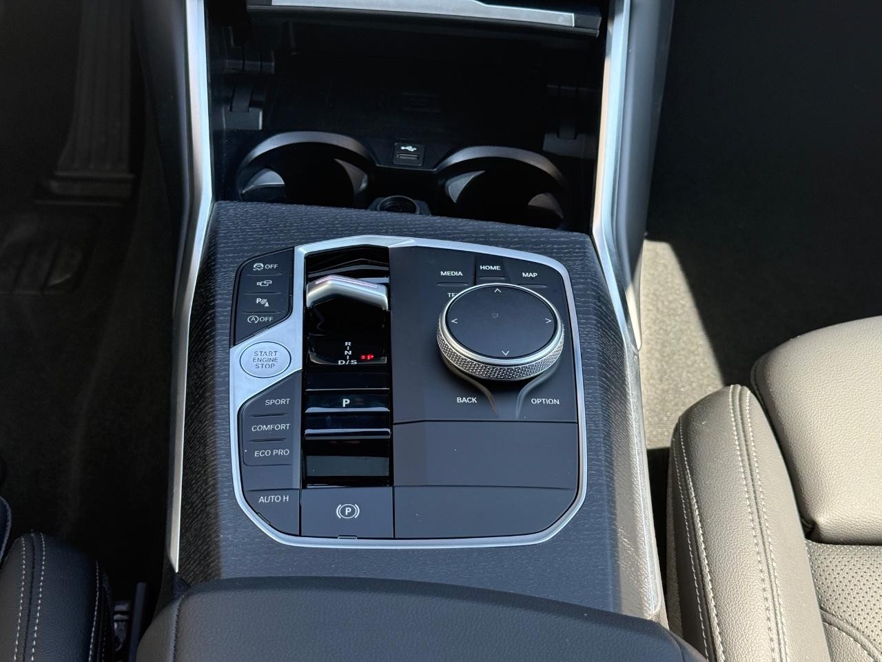 BMW 3 Series Vehicle Image 13