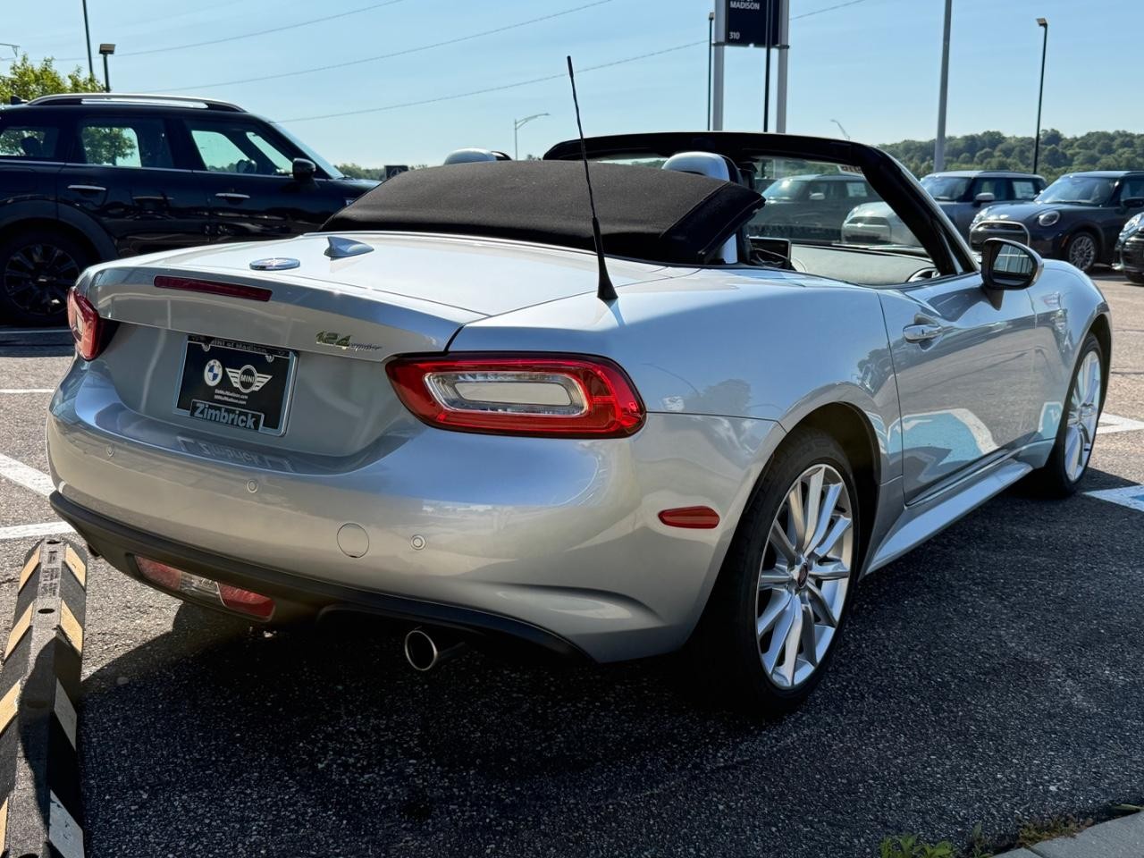FIAT 124 Spider Vehicle Image 03