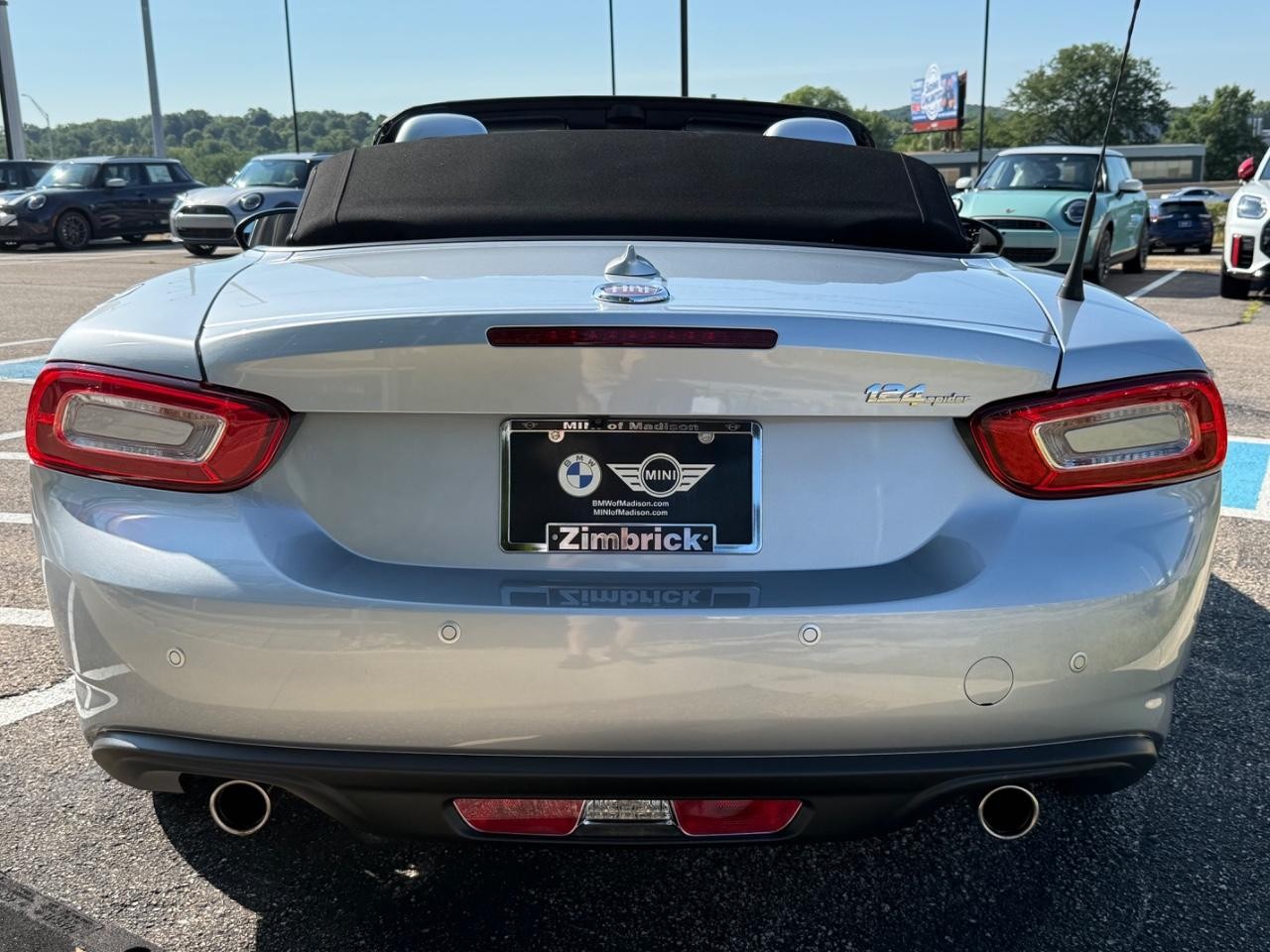 FIAT 124 Spider Vehicle Image 04