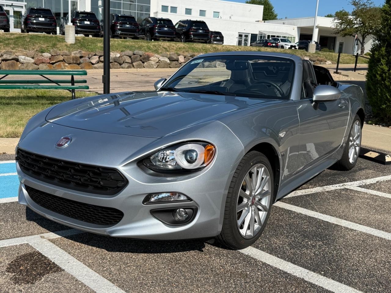 FIAT 124 Spider Vehicle Image 07