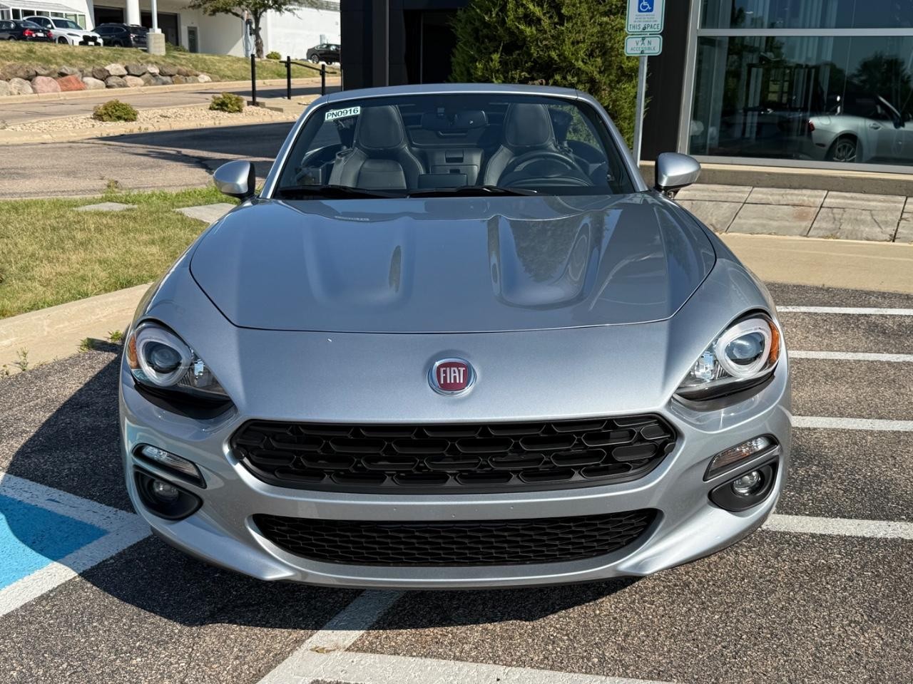 FIAT 124 Spider Vehicle Image 08