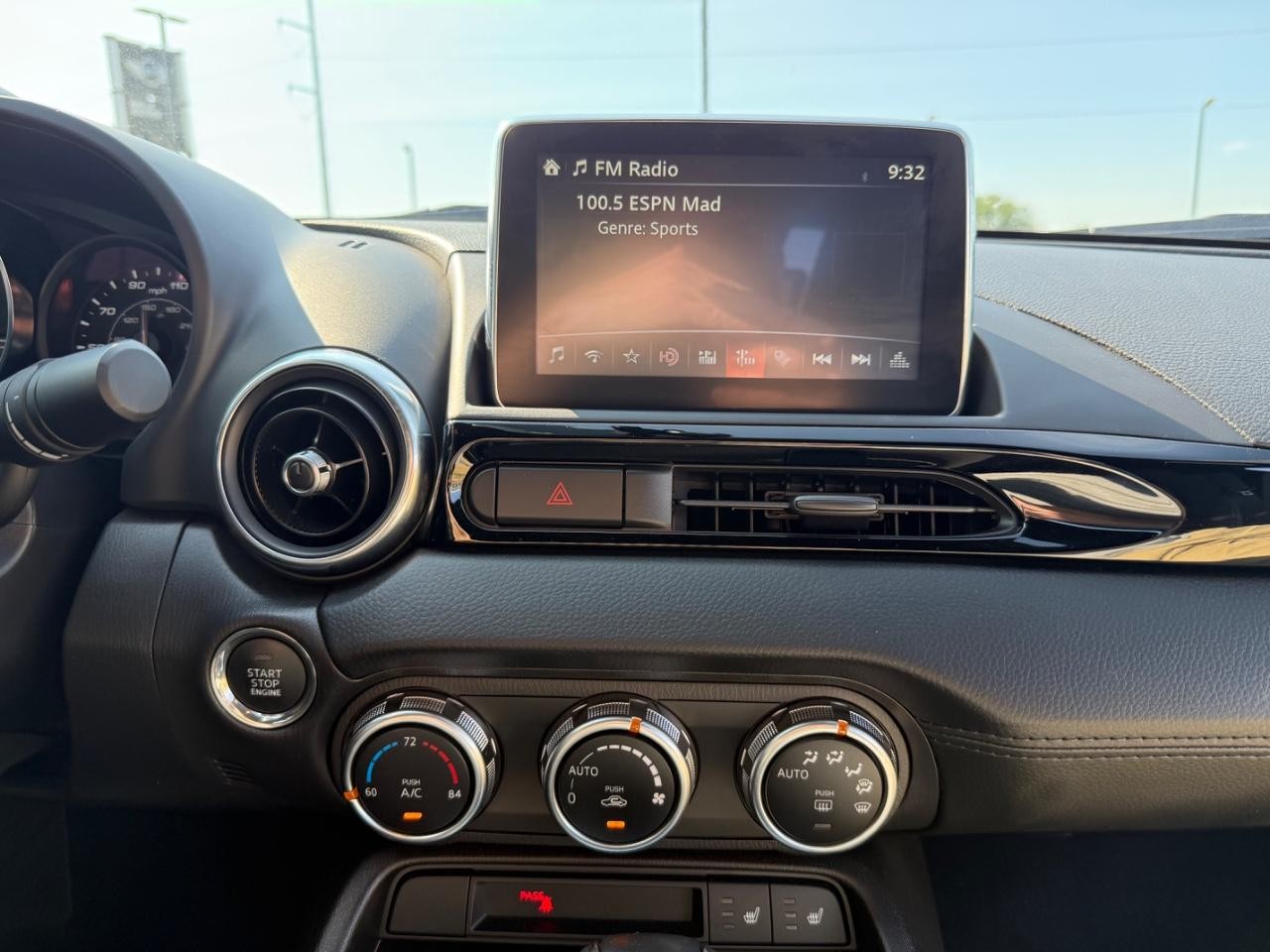 FIAT 124 Spider Vehicle Image 11