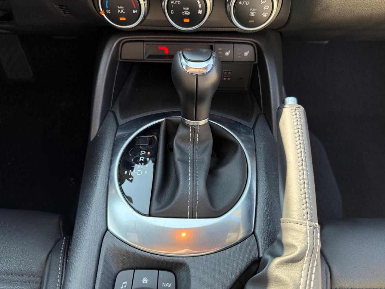 FIAT 124 Spider Vehicle Image 12