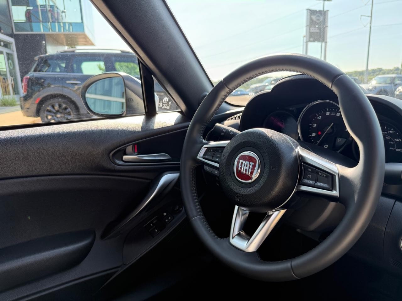 FIAT 124 Spider Vehicle Image 13