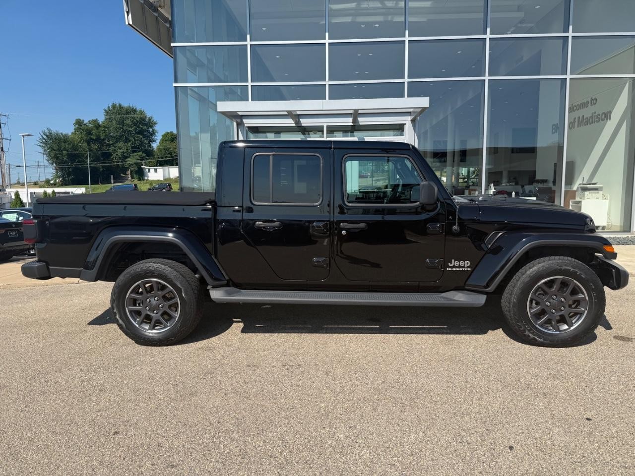 Jeep Gladiator Vehicle Image 02