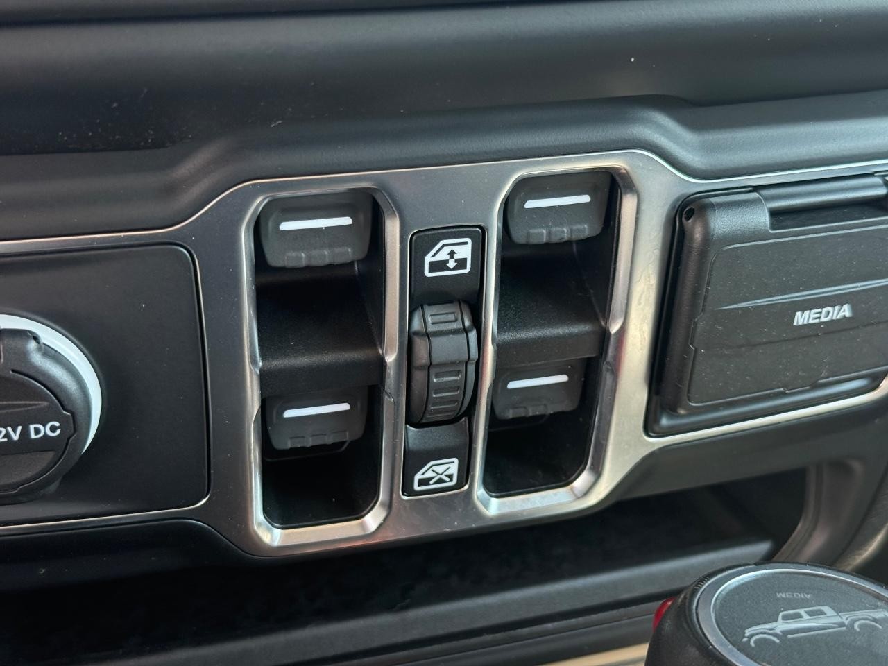 Jeep Gladiator Vehicle Image 21