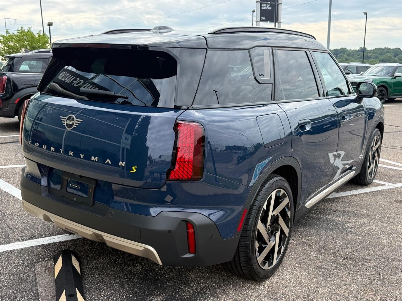 MINI Countryman Vehicle Image 03