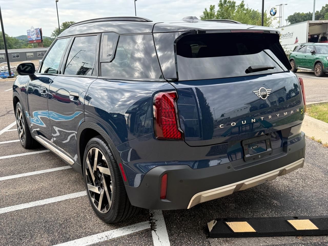 MINI Countryman Vehicle Image 06