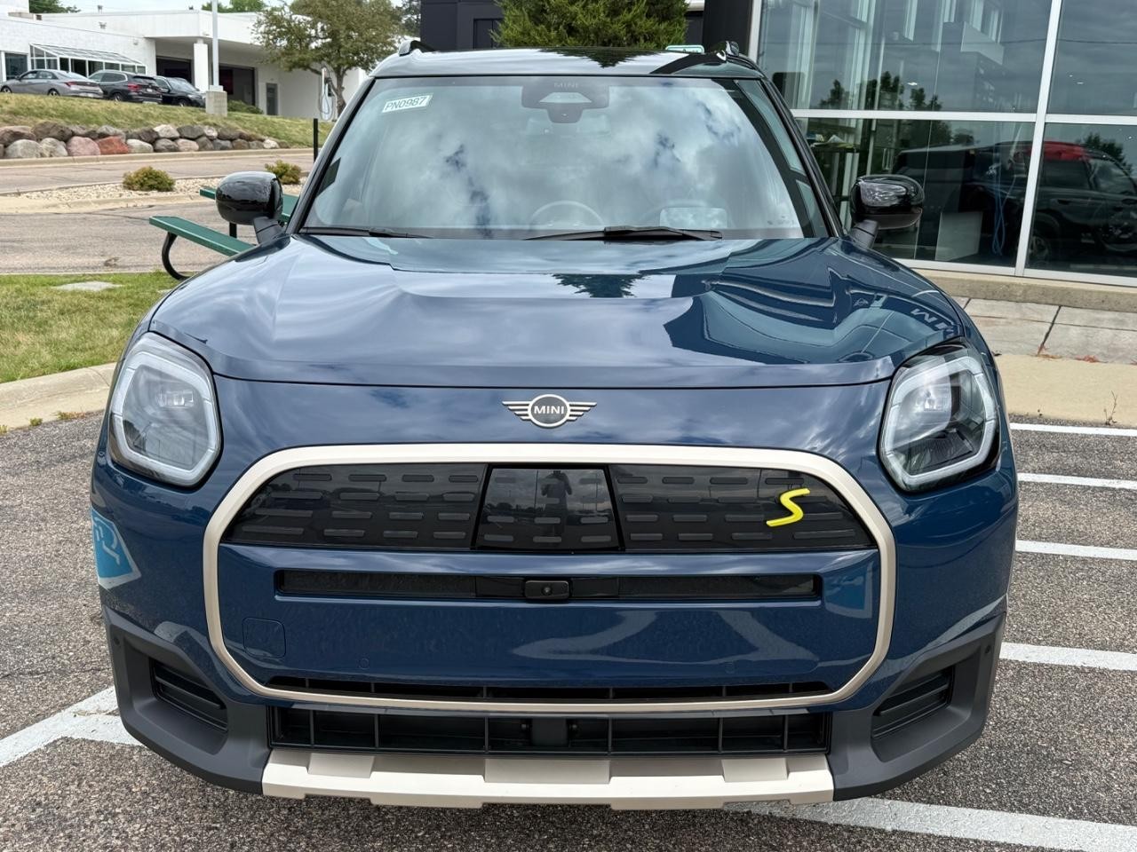MINI Countryman Vehicle Image 09