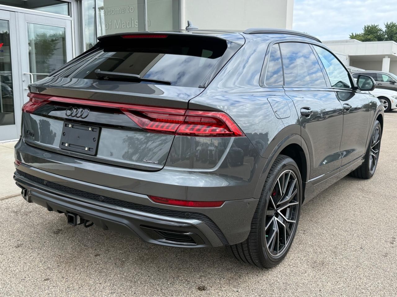 Audi Q8 Vehicle Full-screen Gallery Image 03