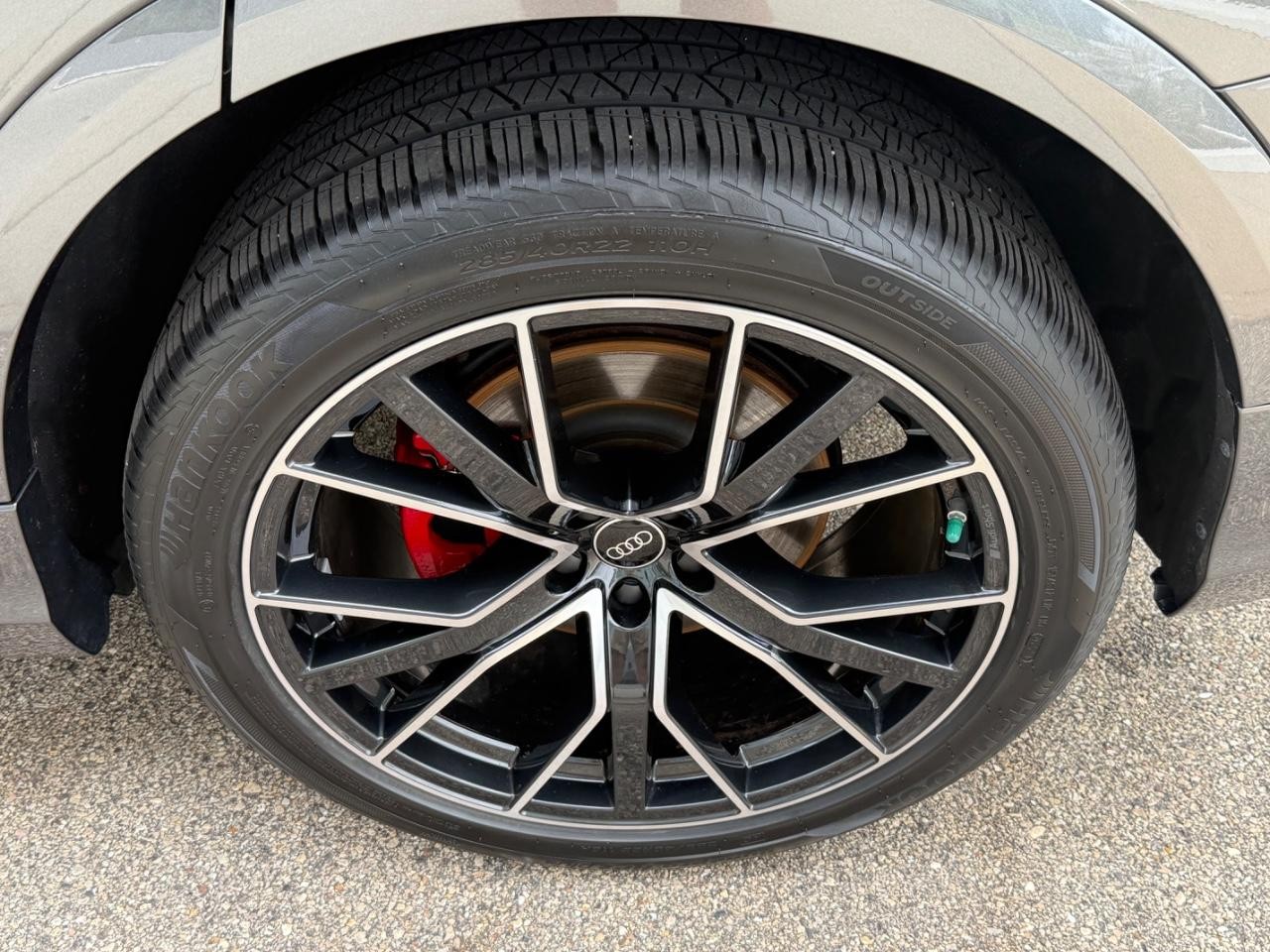 Audi Q8 Vehicle Full-screen Gallery Image 07
