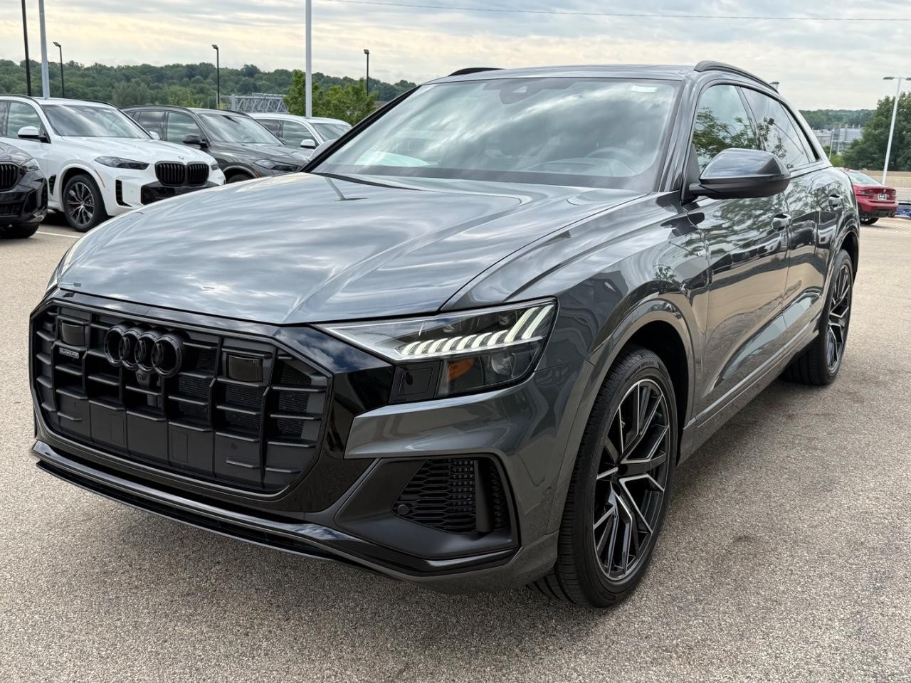 Audi Q8 Vehicle Full-screen Gallery Image 08