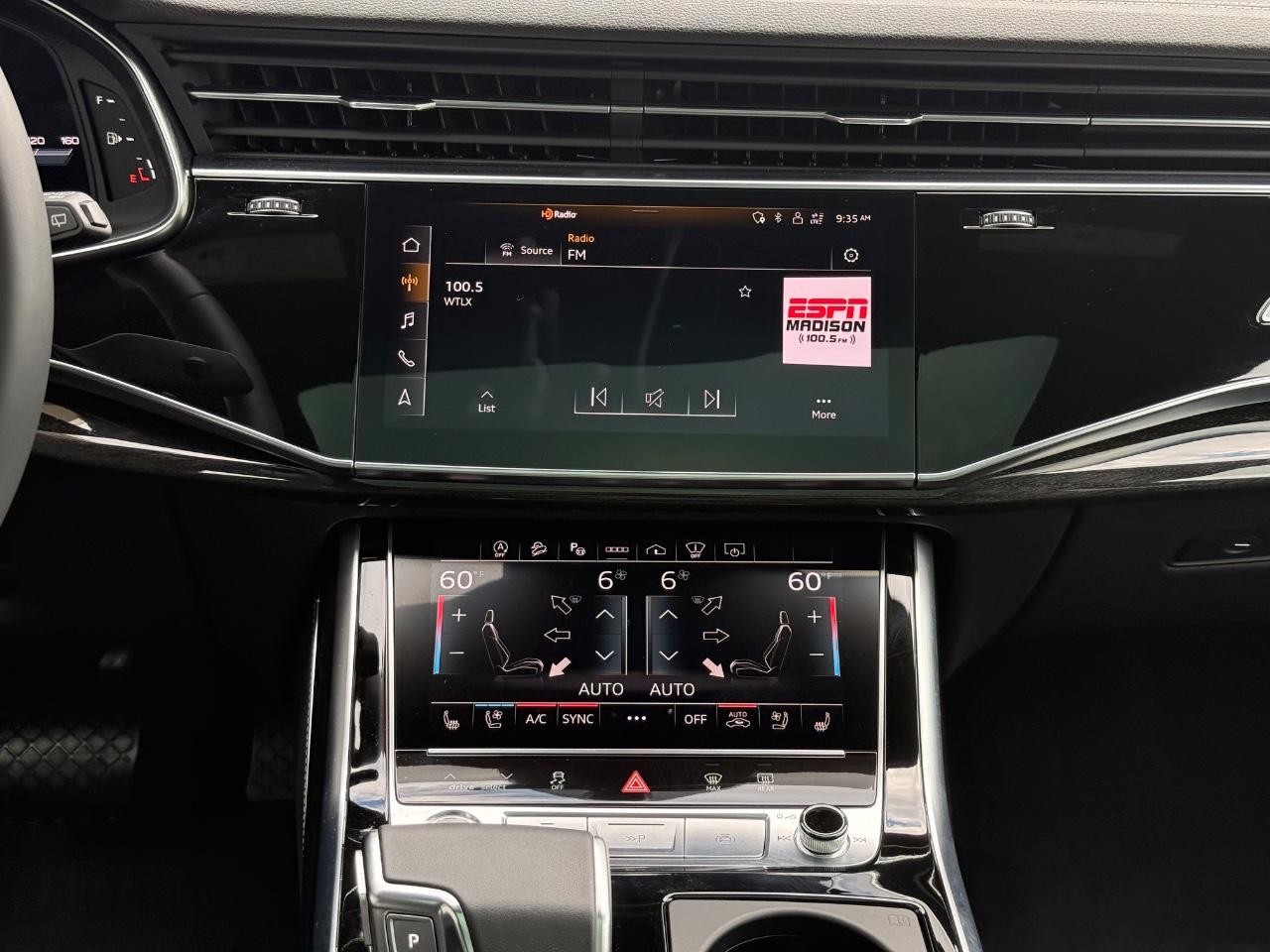 Audi Q8 Vehicle Full-screen Gallery Image 12