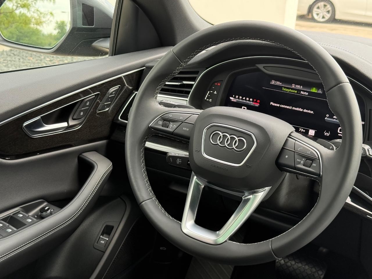 Audi Q8 Vehicle Full-screen Gallery Image 14