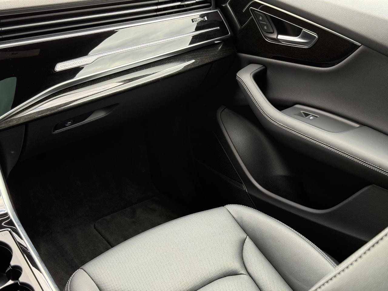 Audi Q8 Vehicle Full-screen Gallery Image 15