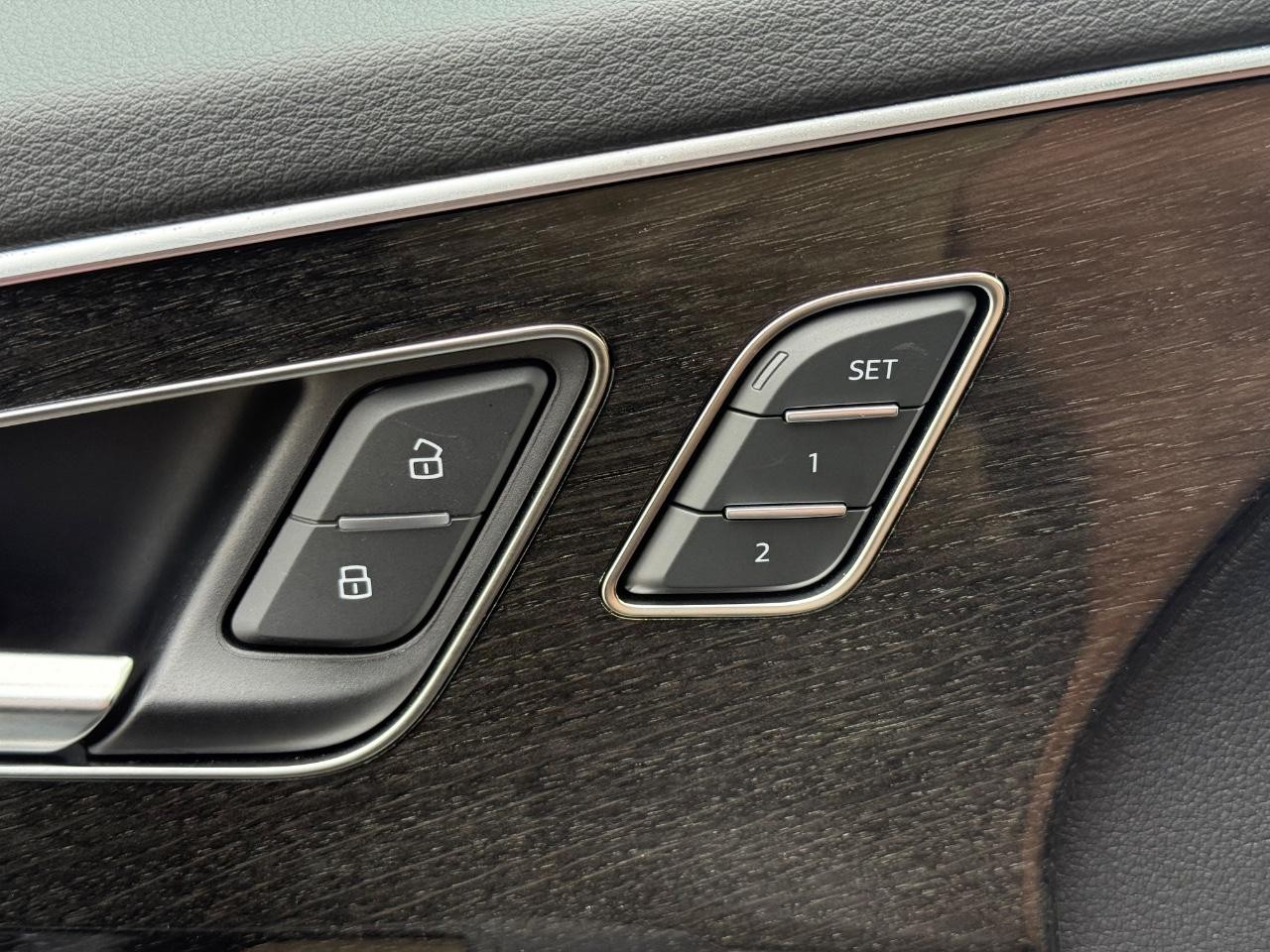 Audi Q8 Vehicle Full-screen Gallery Image 16