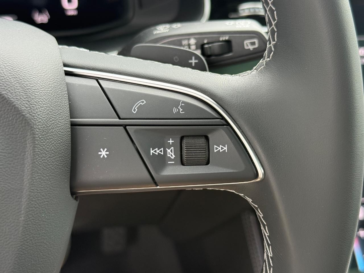 Audi Q8 Vehicle Full-screen Gallery Image 18