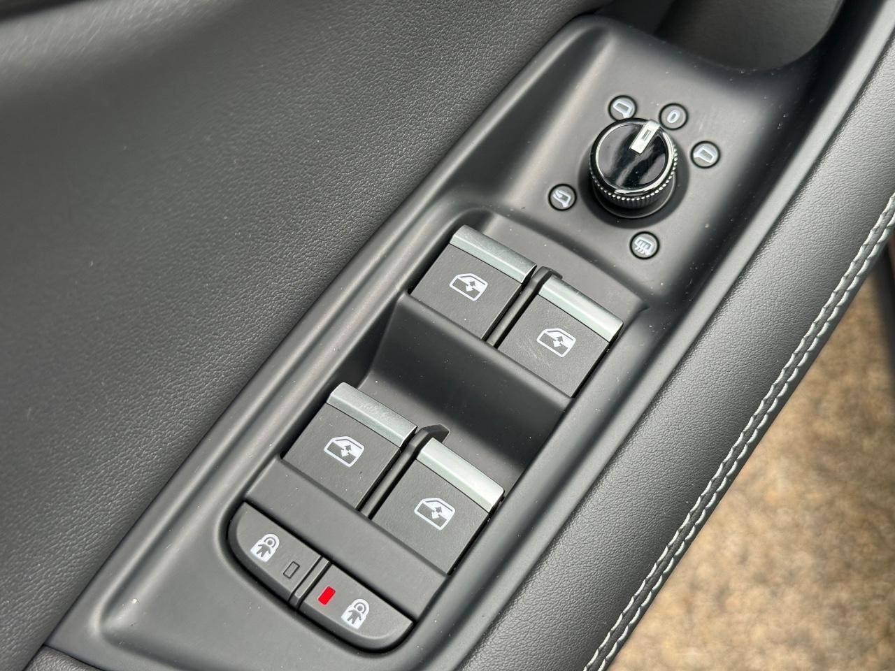 Audi Q8 Vehicle Full-screen Gallery Image 21