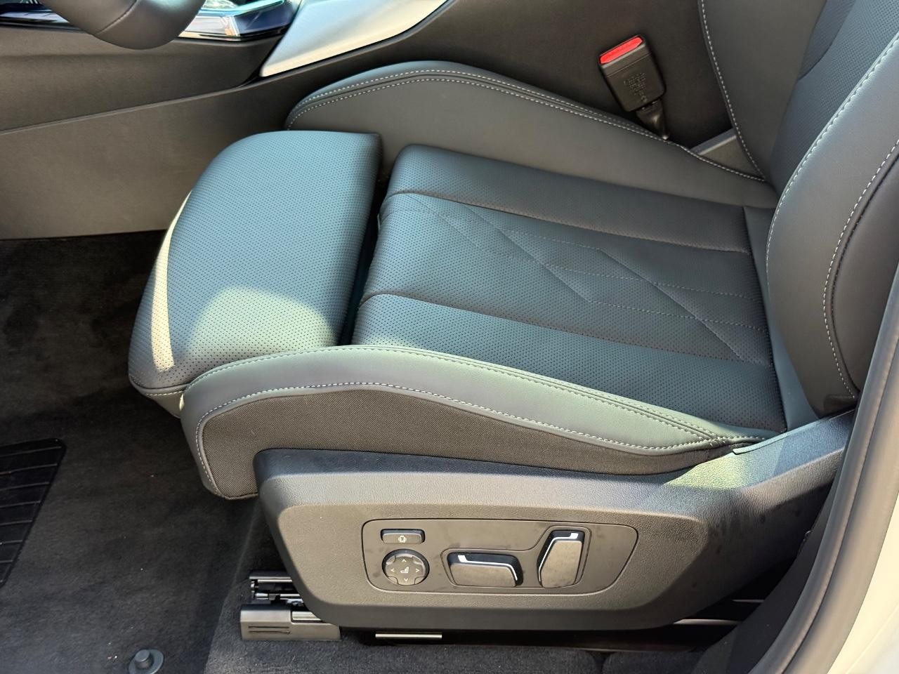 BMW X3 Vehicle Image 17