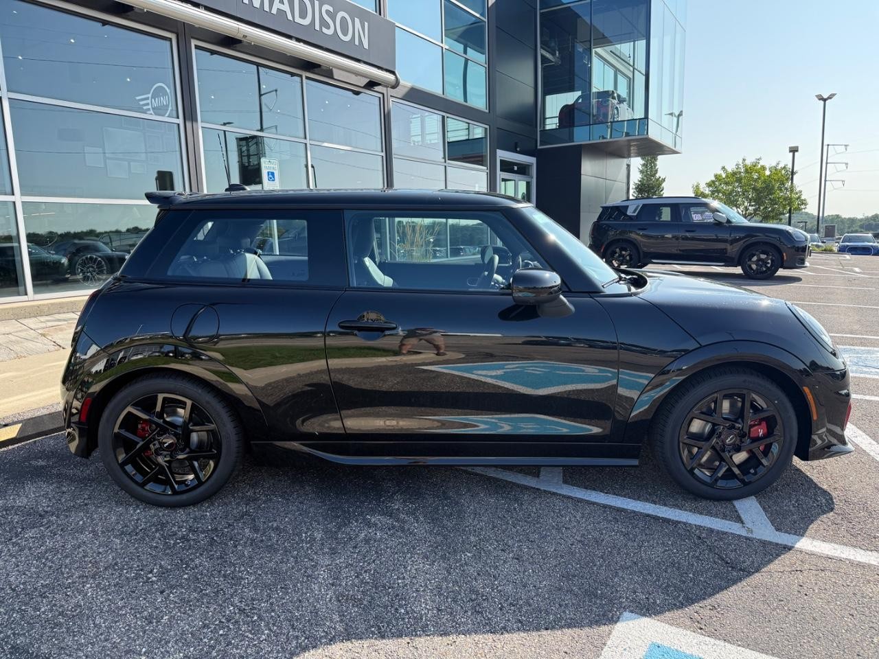MINI 3 Door Vehicle Image 02